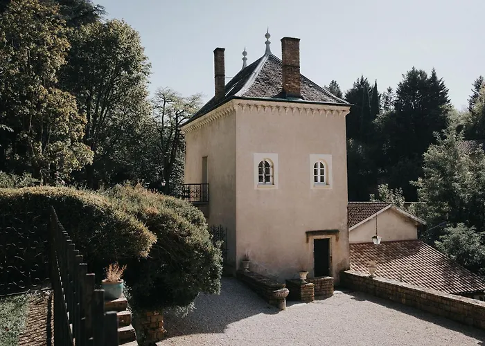 Lyon Country House - Tour De Garde